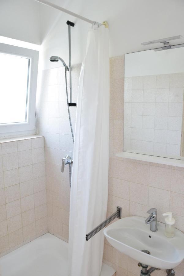 Guest House Tina راب المظهر الخارجي الصورة