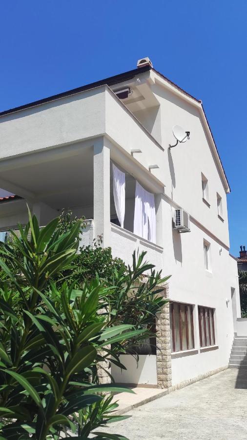 Guest House Tina راب المظهر الخارجي الصورة