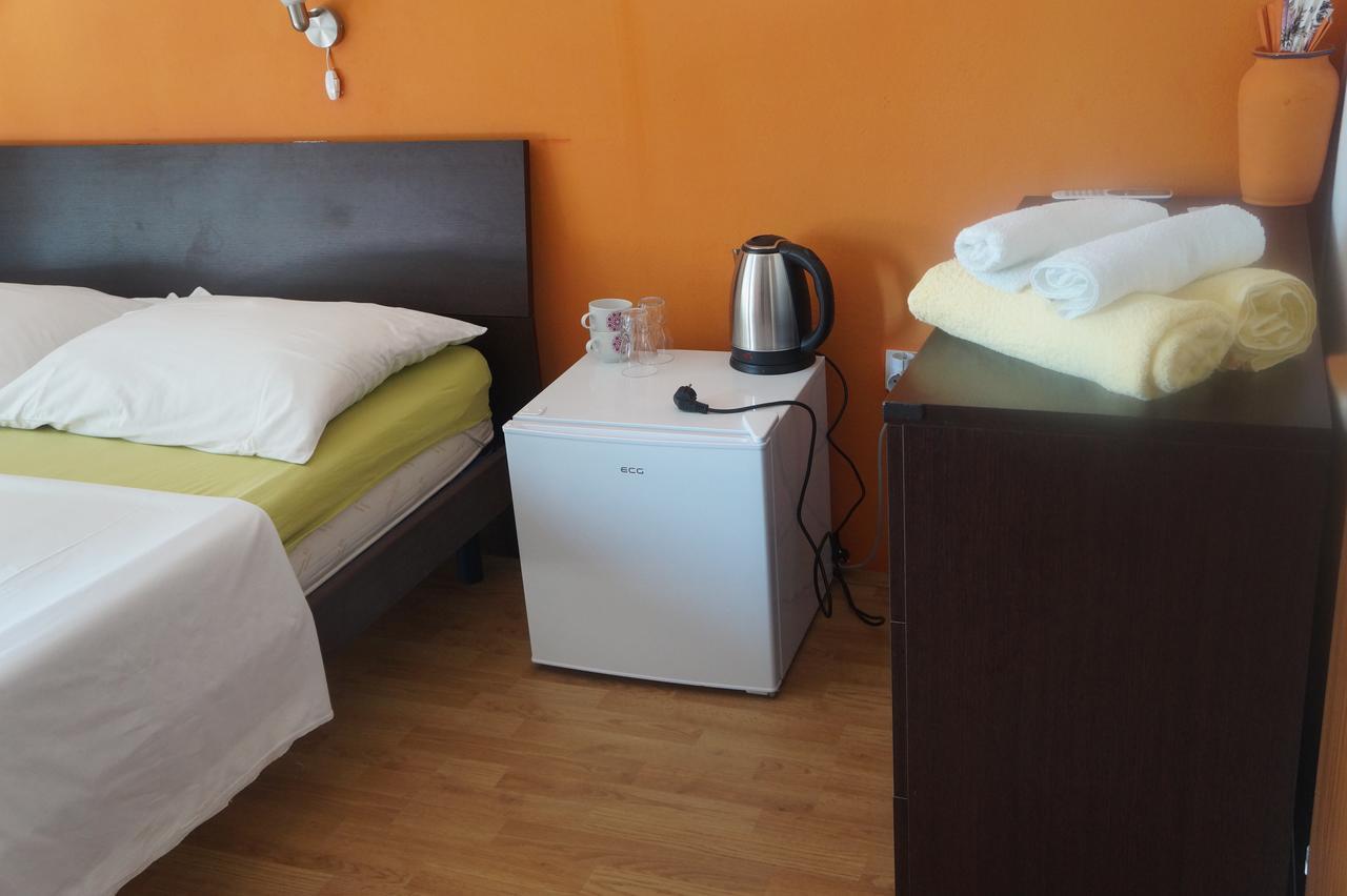 Guest House Tina راب المظهر الخارجي الصورة